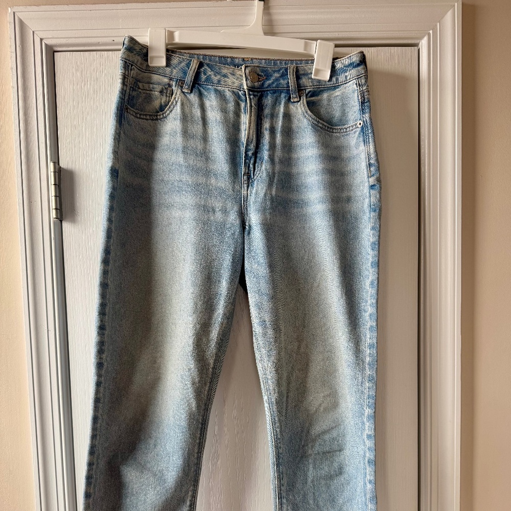 👖 American Eagle Light Wash Straight Leg Jeans – Size 8 Short